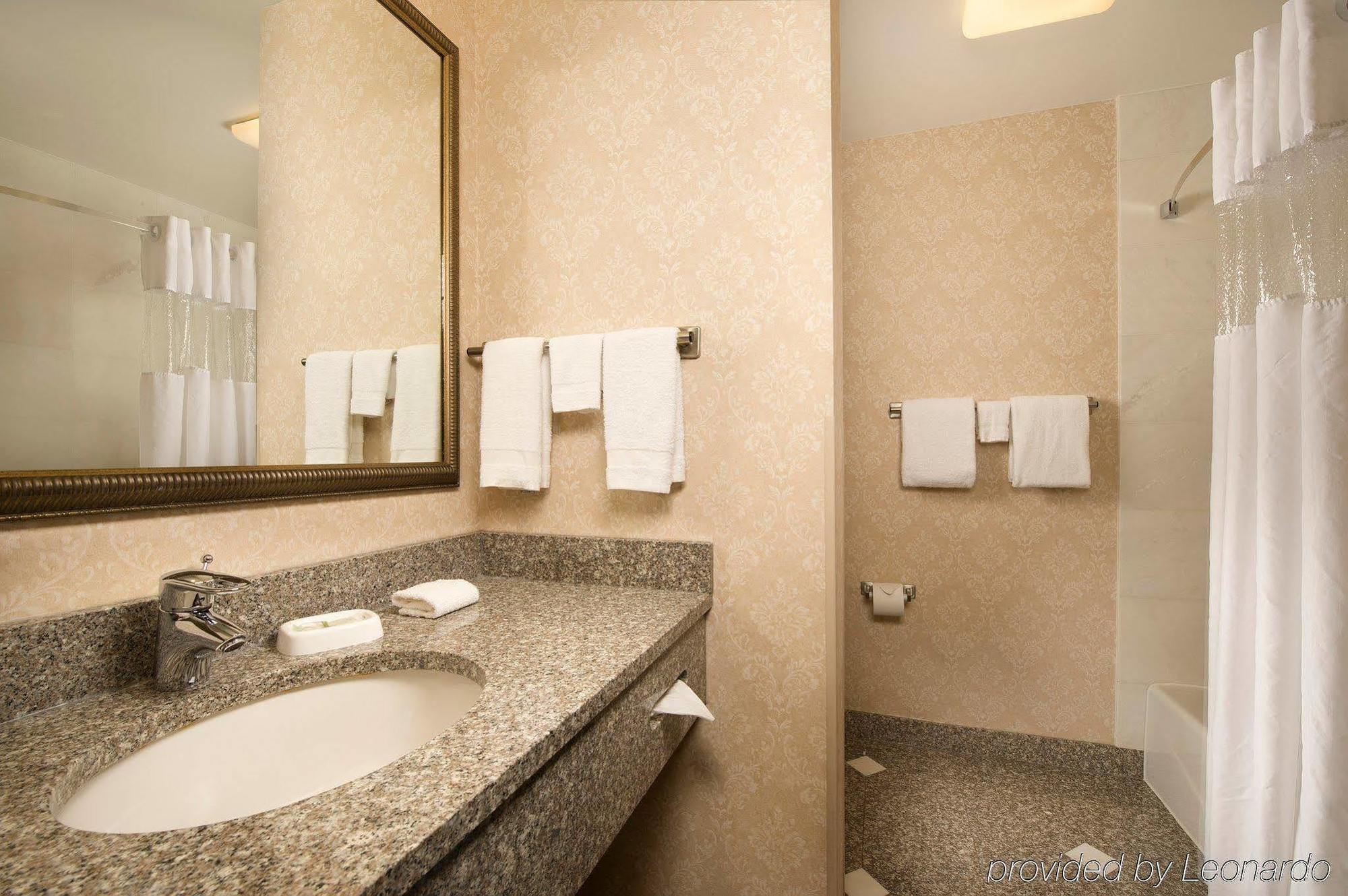 Drury Inn & Suites กรีนวิลล์ ภายนอก รูปภาพ
