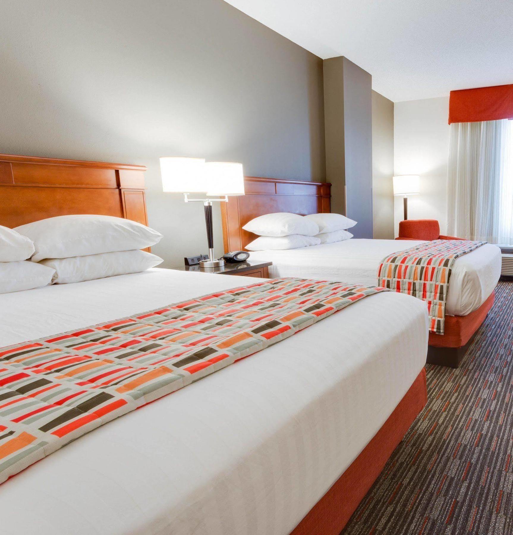 Drury Inn & Suites กรีนวิลล์ ภายนอก รูปภาพ