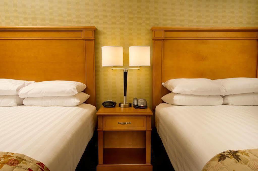 Drury Inn & Suites กรีนวิลล์ ภายนอก รูปภาพ
